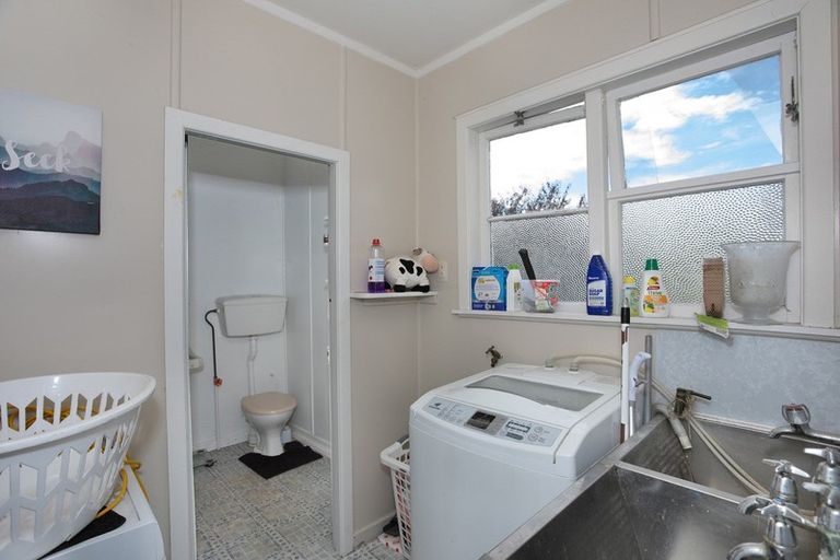 Photo of property in 18 Robert Street, Marton, 4710