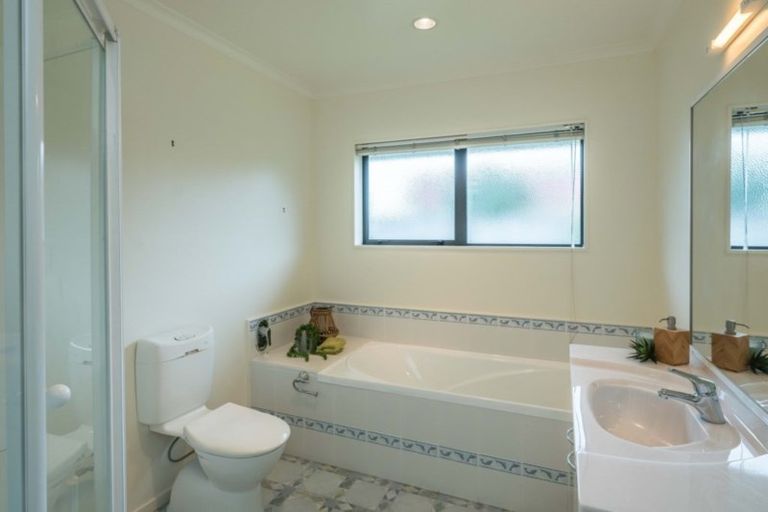 Photo of property in 52 Campion Road, Waikanae Beach, Waikanae, 5036