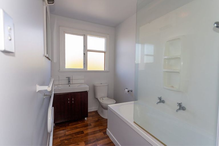 Photo of property in 32 Vagues Road, Northcote, Christchurch, 8052