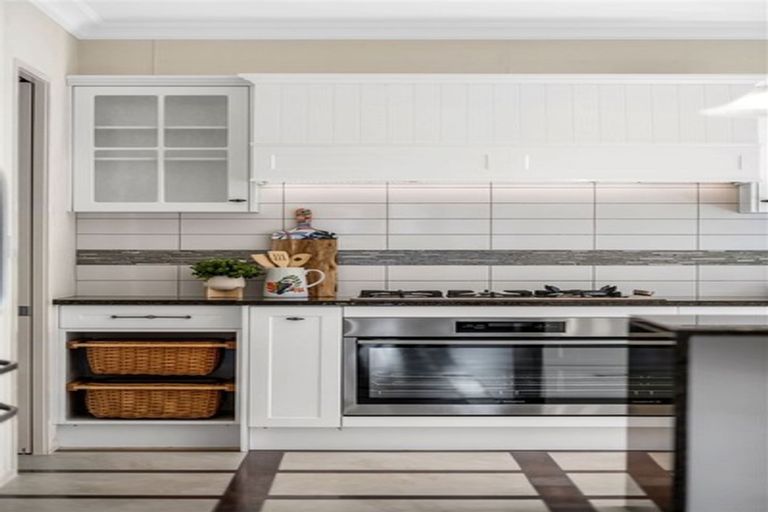 Photo of property in 24 The Mews, Shamrock Park, Auckland, 2016