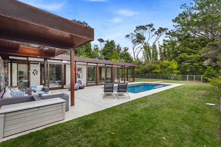 Photo of property in 20 Oscar Road, Greenhithe, Auckland, 0632