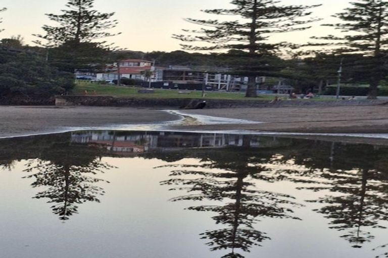 Photo of property in 2/918 Beach Road, Waiake, Auckland, 0630