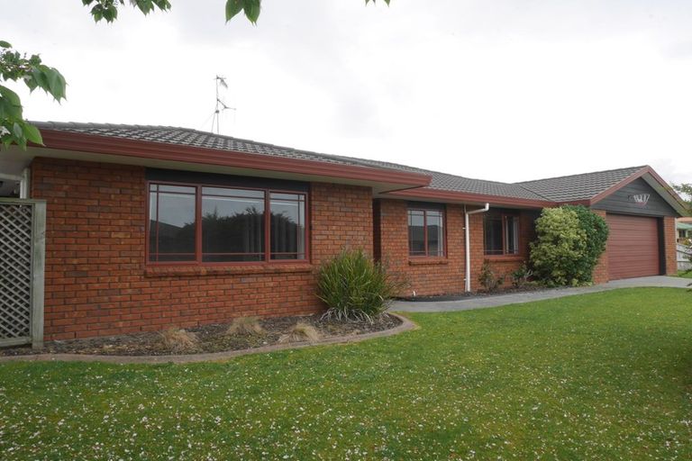 Photo of property in 4 Glen Loch Place, Paraparaumu, 5032