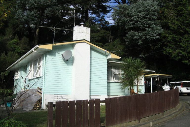 Photo of property in 18 Thomson Grove, Stokes Valley, Lower Hutt, 5019