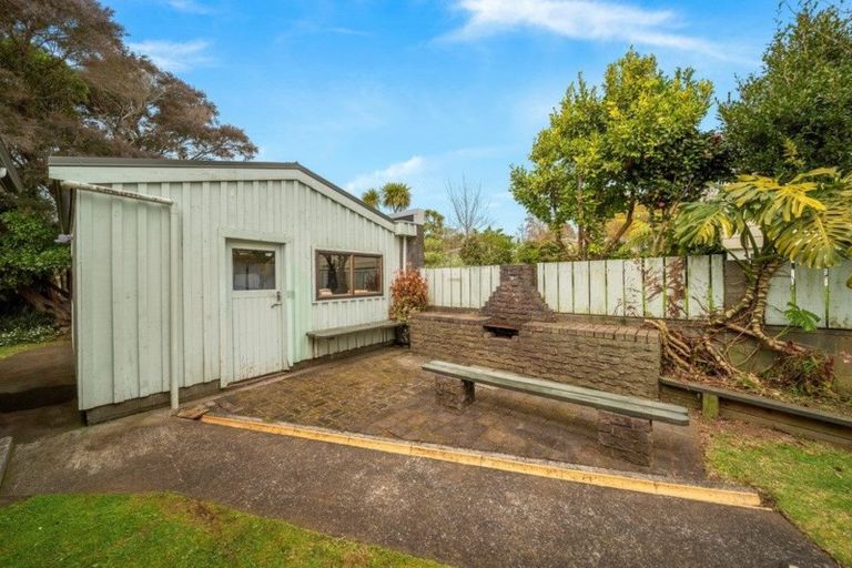 Photo of property in 32 Kauri Street, Merrilands, New Plymouth, 4312