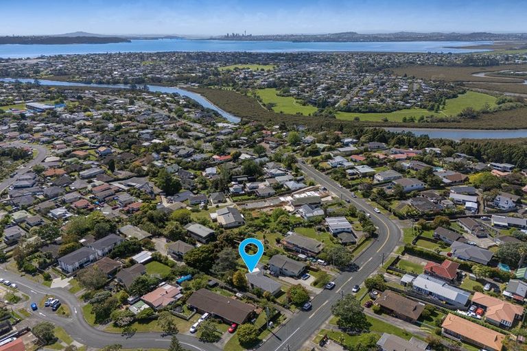 Photo of property in 46 Colwill Road, Massey, Auckland, 0614