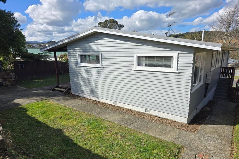 Photo of property in 53 Norana Road, Timberlea, Upper Hutt, 5018