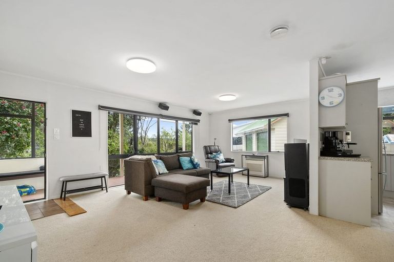 Photo of property in 103 Waitakere Road, Waitakere, Auckland, 0816