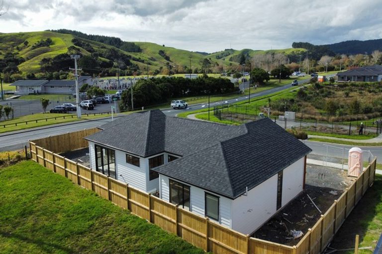Photo of property in 2 Mahi Road, Helensville, 0800