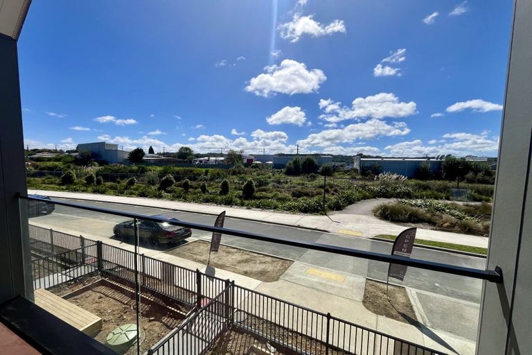 Photo of property in 128 Vintry Drive, Kumeu, 0810