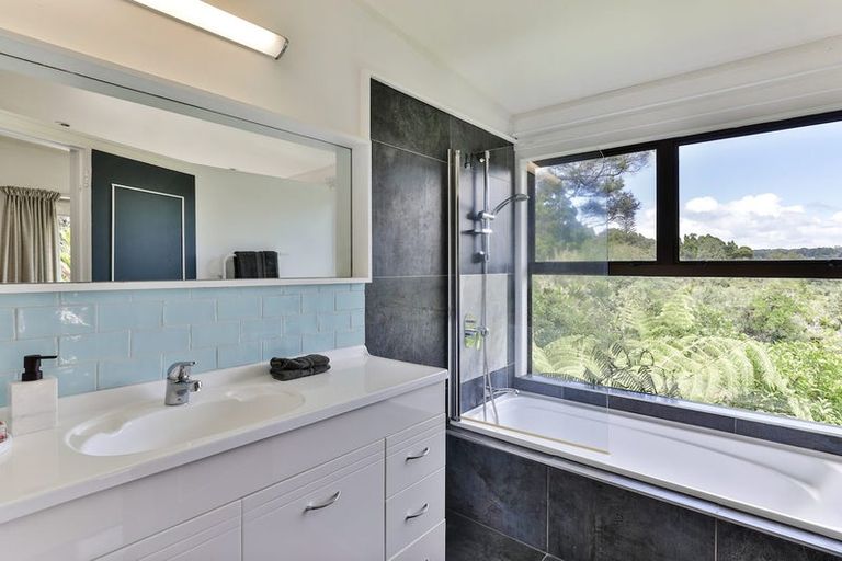Photo of property in 37 York Road, Titirangi, Auckland, 0604
