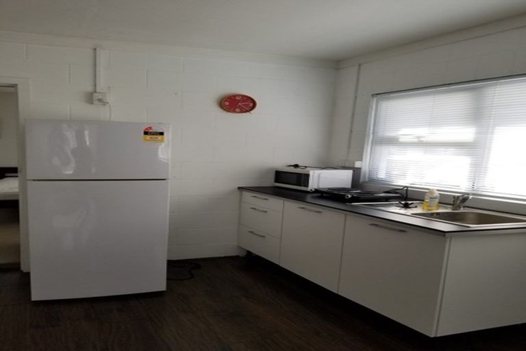 Photo of property in 1/40 Aberdeen Road, Campbells Bay, Auckland, 0620