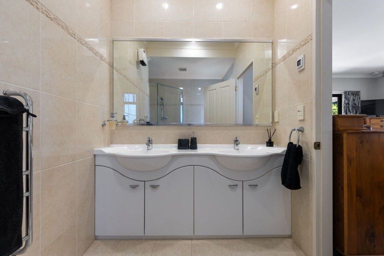 Photo of property in 456 Stoney Creek Road, Kelvin Grove, Palmerston North, 4470