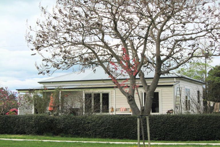 Photo of property in 66 Ferry Road, Clive, 4102