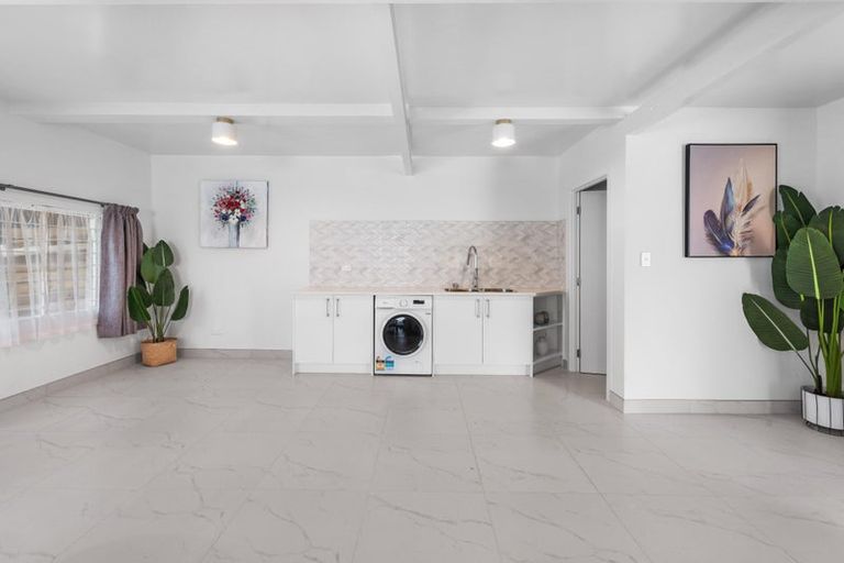 Photo of property in 104 Parrs Cross Road, Sunnyvale, Auckland, 0612