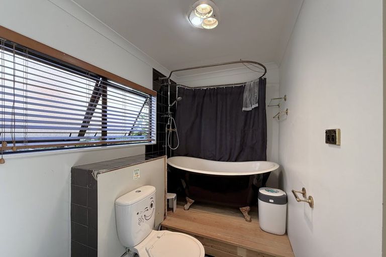 Photo of property in 17 Whitford Road, Howick, Auckland, 2014