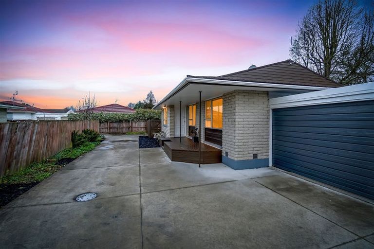 Photo of property in 1/40a Prestons Road, Redwood, Christchurch, 8051