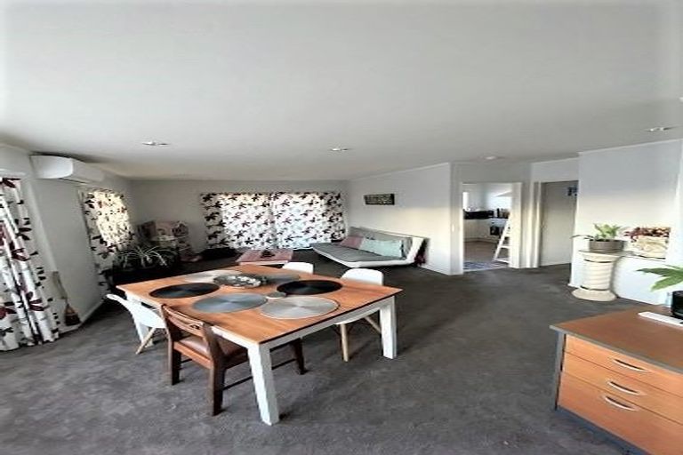 Photo of property in 17 Dennis Taylor Court, Paraparaumu, 5032