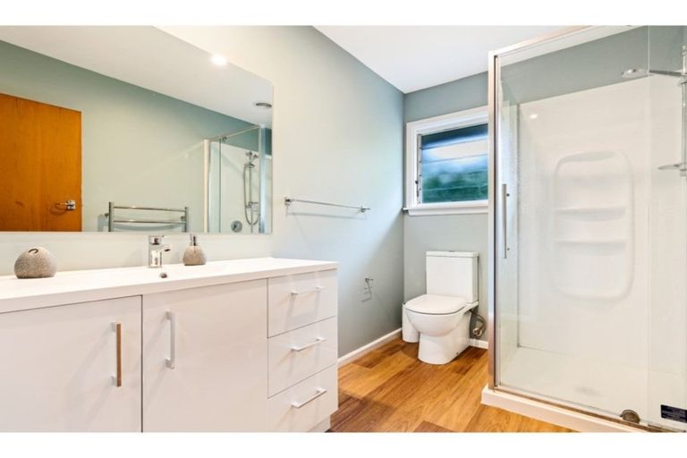 Photo of property in 7 Mirfield Place, Russley, Christchurch, 8042