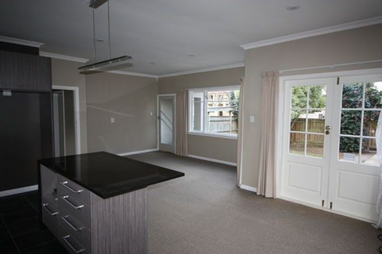 Photo of property in 12 Montgomery Terrace, Hokowhitu, Palmerston North, 4410