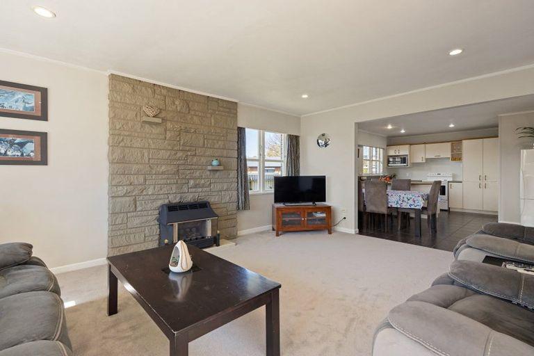 Photo of property in 17 Filmer Place, Melville, Hamilton, 3206