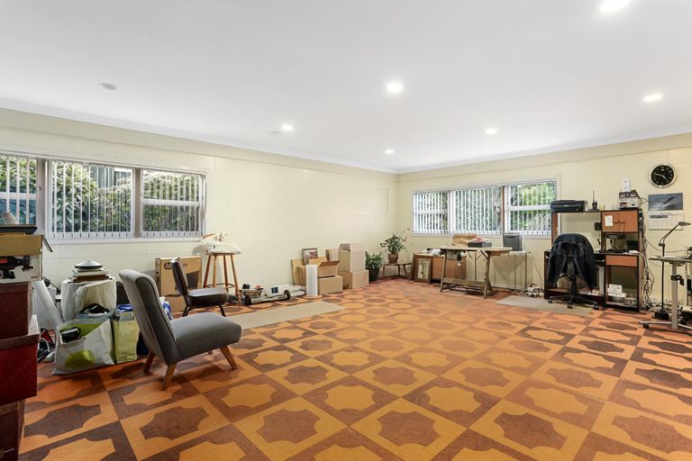 Photo of property in 11 Grassmere Road, Henderson Valley, Auckland, 0612