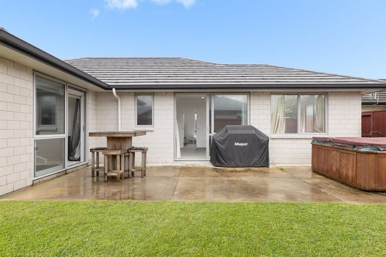 Photo of property in 25 Livingstone Drive, Papamoa Beach, Papamoa, 3118