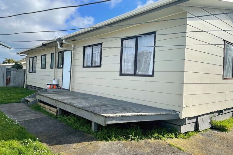 Photo of property in 1/100 Shifnal Drive, Randwick Park, Auckland, 2105