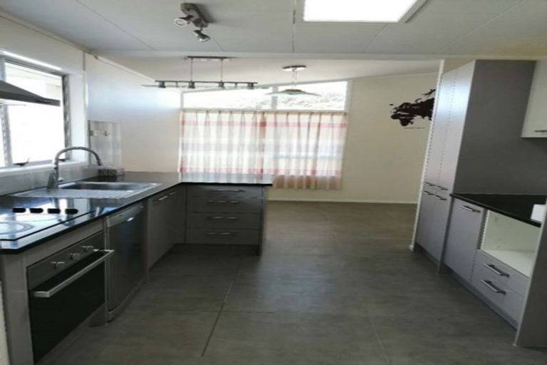 Photo of property in 68 Hutchinsons Road, Bucklands Beach, Auckland, 2014