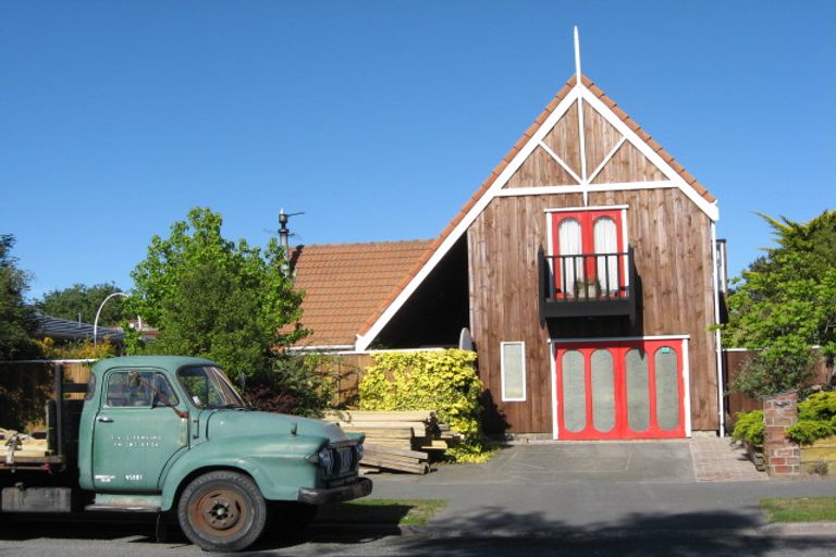 Photo of property in 2/10 Valecrest Avenue, Parklands, Christchurch, 8083