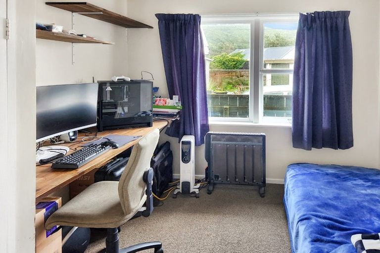 Photo of property in 5 Willow Grove, Wainuiomata, Lower Hutt, 5014