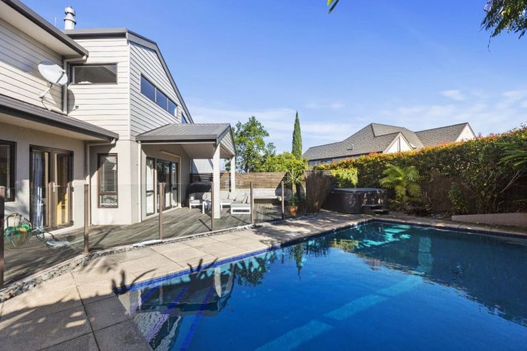 Photo of property in 21 Deanna Drive, West Harbour, Auckland, 0618