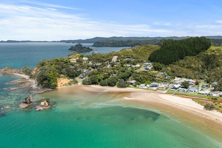 Photo of property in 124 Rapata Road, Oakura, Hikurangi, 0184