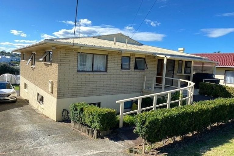 Photo of property in 82 Whangaparaoa Road, Red Beach, 0932