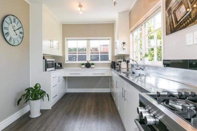 Photo of property in 18 Greenwood Road, Havelock North, 4130