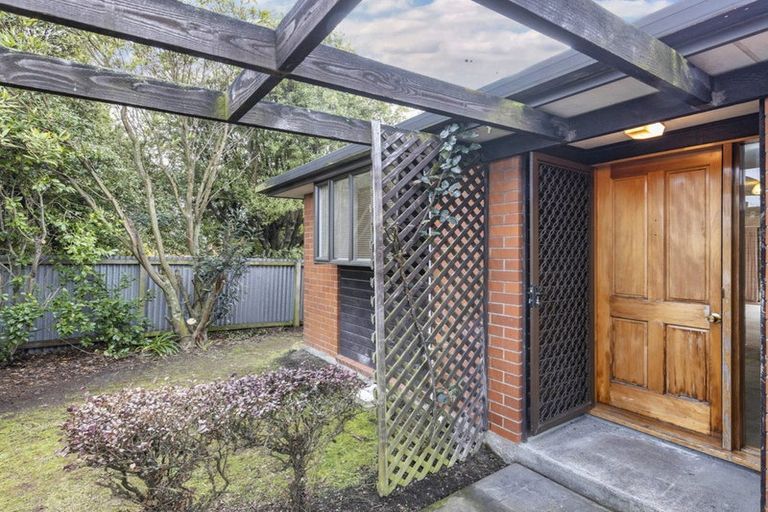 Photo of property in 2/280b Sawyers Arms Road, Bishopdale, Christchurch, 8053