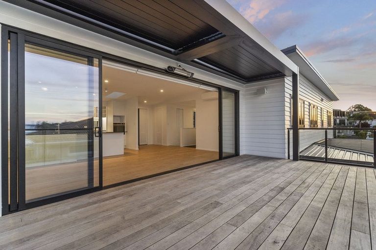 Photo of property in 1 Rangitoto View Road, Cockle Bay, Auckland, 2014