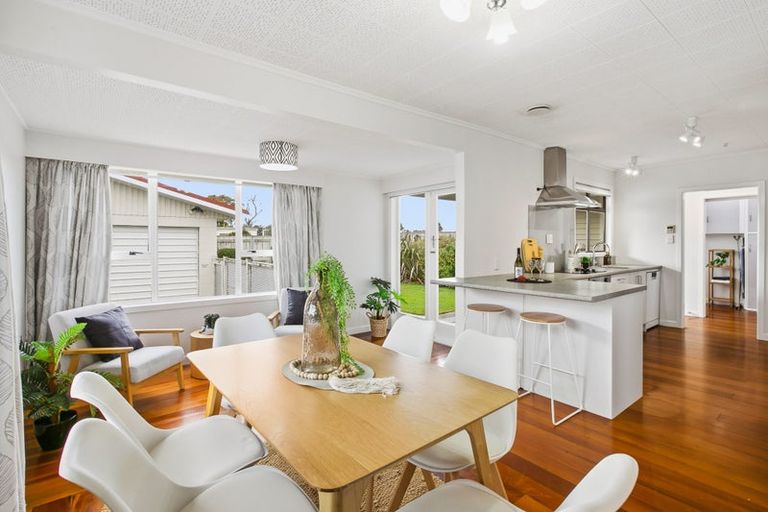 Photo of property in 247 Mangorei Road, Merrilands, New Plymouth, 4312