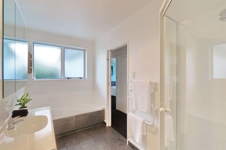 Photo of property in 4a Canberra Place, Redwood, Christchurch, 8051