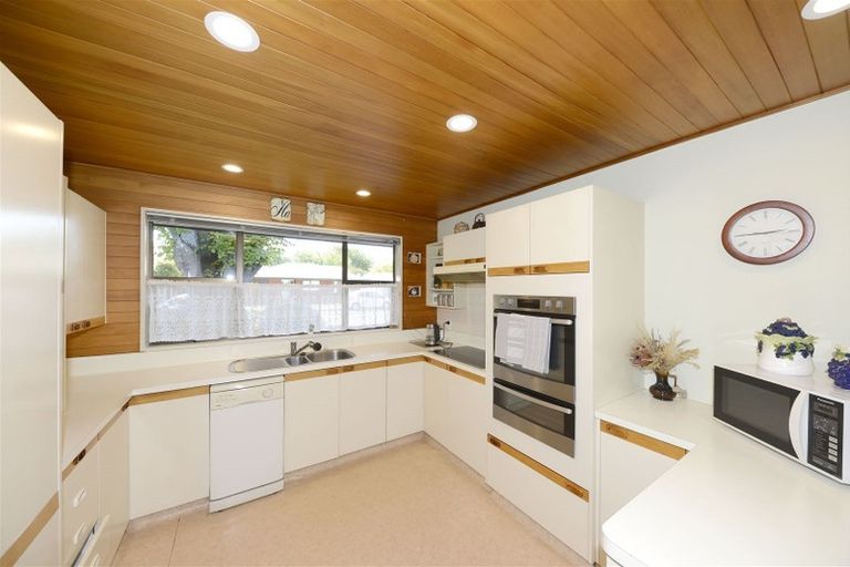 Photo of property in 1 Thorrington Road, Cashmere, Christchurch, 8022