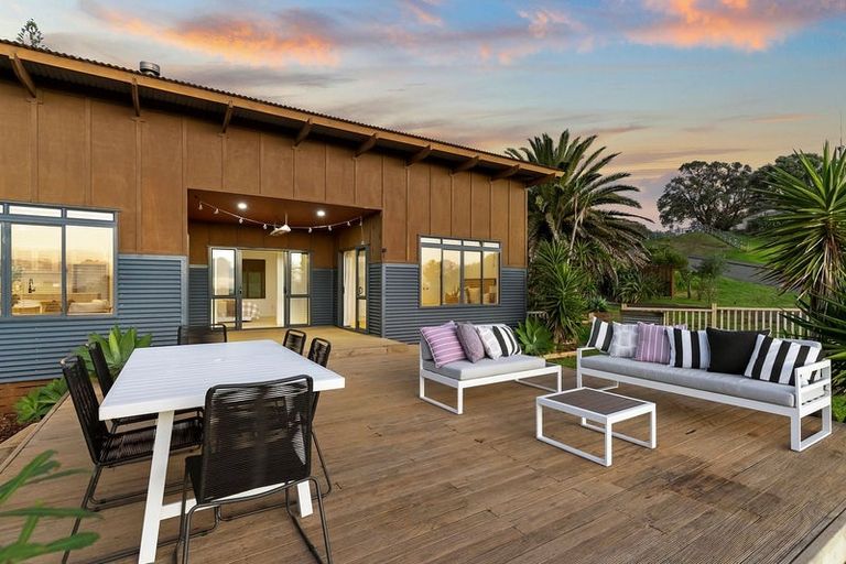 Photo of property in 333 Motutara Road, Muriwai, Waimauku, 0881