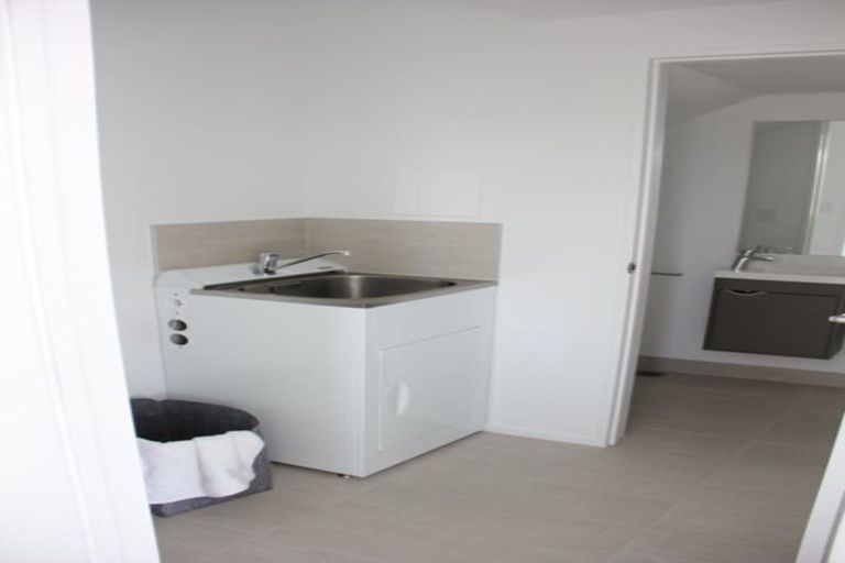 Photo of property in 69 Pepene Avenue, Takanini, 2112