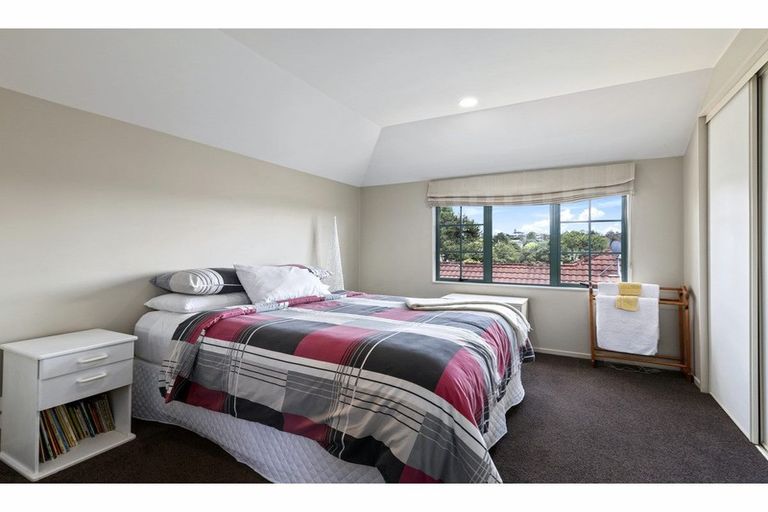 Photo of property in 127a Browns Bay Road, Browns Bay, Auckland, 0630