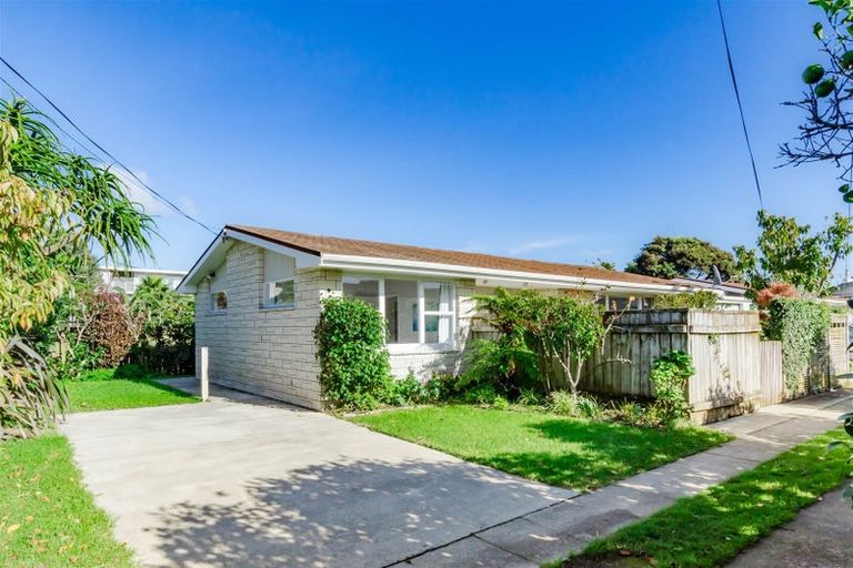 Photo of property in 72a Seaview Road, Paraparaumu Beach, Paraparaumu, 5032