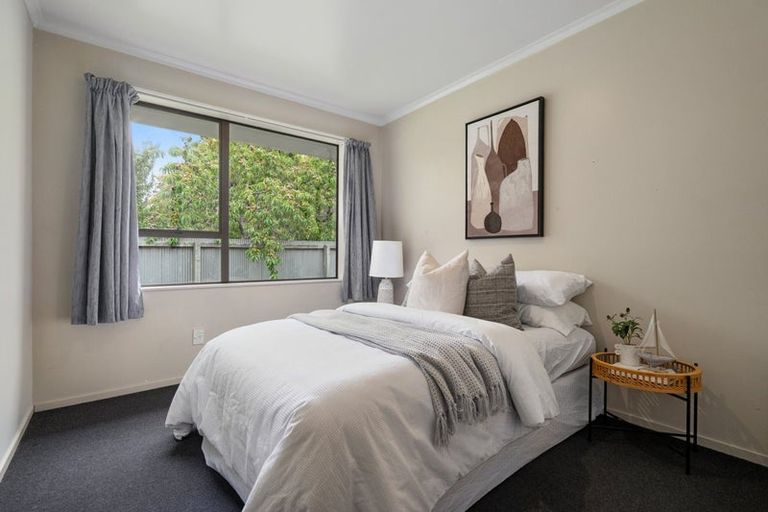 Photo of property in 2/52 Truman Road, Bryndwr, Christchurch, 8053