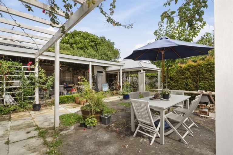 Photo of property in 1/1 Owens Road, Devonport, Auckland, 0624