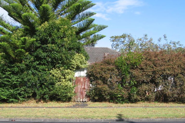 Photo of property in 2a Taupo Street, Green Bay, Auckland, 0604