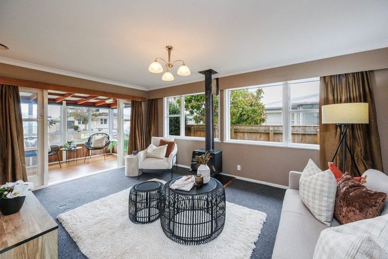 Photo of property in 4 Ellesmere Crescent, Highbury, Palmerston North, 4412