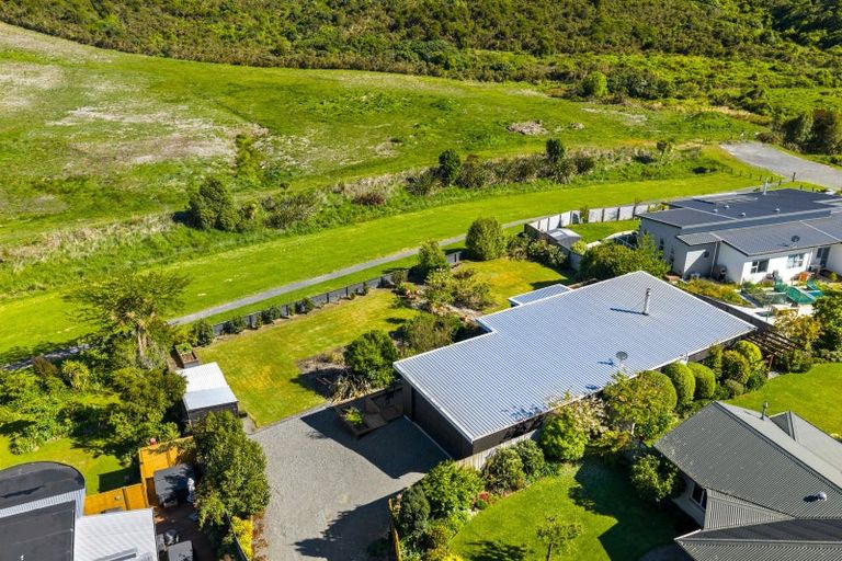 Photo of property in 11 Glentui Place, Waikawa, Picton, 7220