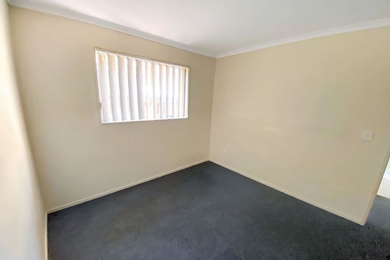 Photo of property in 10 Burton's Drive, Swanson, Auckland, 0614